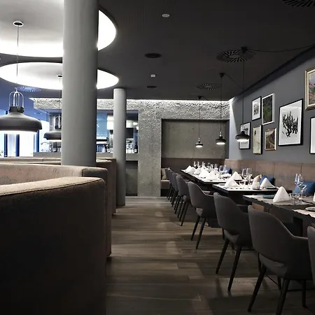 מלון Badhaus - Hotel/restaurant/cafe